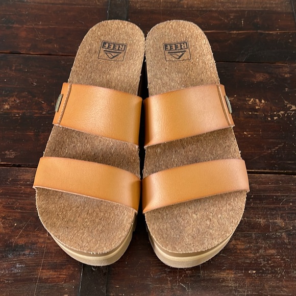 Reef Tan Platform Sandals - Picture 5 of 7